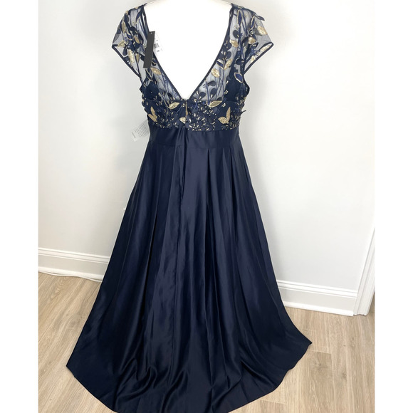 Xscape 3D Floral Applique Illusion Bodice Ball Gown In Navy Size 18W New - Picture 10 of 16